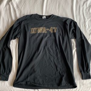 black iowa hawkeyes shirt